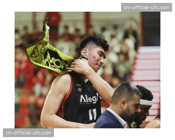 余嘉豪星夜驰援中国男篮，累计飞行3万里赶赴日本参赛