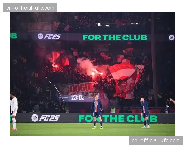 球迷镜头:客场球迷区持续高歌90分钟,声浪试图干扰主队进攻组织 球迷镜头:客场球迷区持续高歌90分钟,声浪试图干扰主队进攻组织