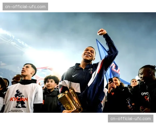 特写:姆巴佩商业肖像权争议背后,俱乐部与球员新媒体分成博弈 特写:姆巴佩商业肖像权争议背后,俱乐部与球员新媒体分成博弈